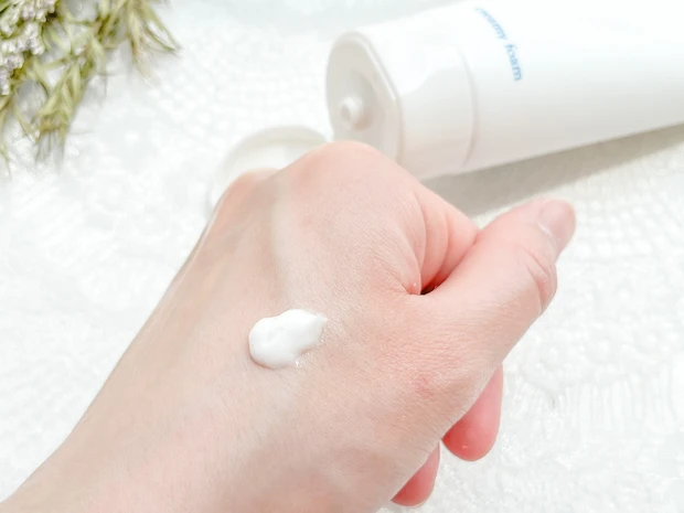 \ 弾力泡で洗う / 皮膚薬に特化した製薬会社マルホが手掛ける、イニクスのクッション泡洗顔料_2