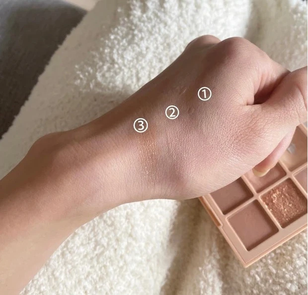 【おすすめ韓国アイシャドウ⑨】dasique（デイジーク）シャドウパレット  #03 Nude Potion　スウォッチ