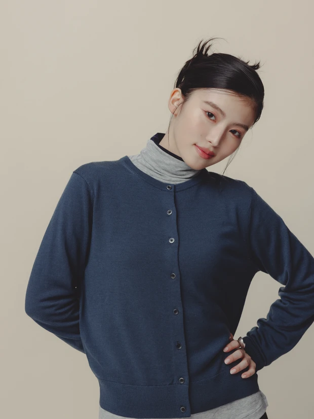 ユニクロ　UNIQLO　メリノクルーネックカーディガン　コーラルメイク