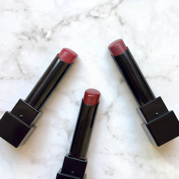 リップモンスター 20 いたずらベリーの道標と定番色の比較