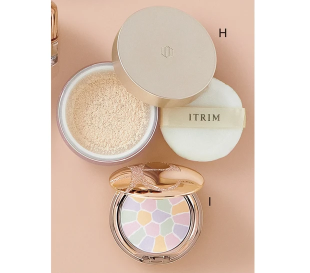 H エレメンタリー エッセンシャルフェイスケアパウダー Saren ￥9680／ITRIM　I ラ プードル オートニュアンス Ⅰ ￥11000／エレガンス コスメティックス