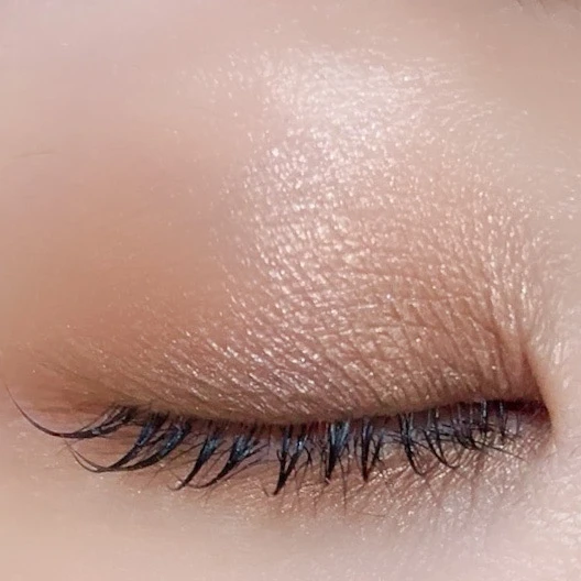 SUQQU シグニチャーカラーアイズ 15 凛覗 を使ったアイメイク仕上がり