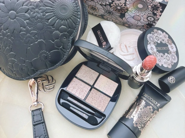 コスメデコルテのメイクコフレをスウォッチ！ パレット＆リップの現品入りで１万円以下【クリスマスコフレ2025】