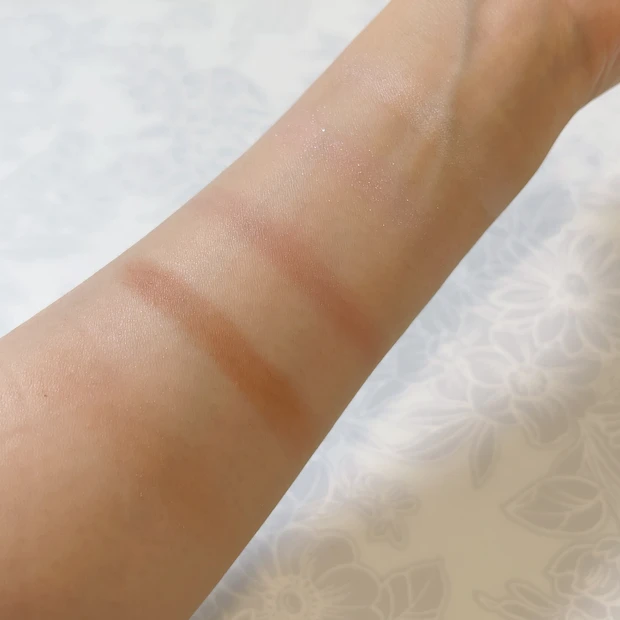 ジルスチュアートビューティ ブルームクチュール アイズ 25のスウォッチ