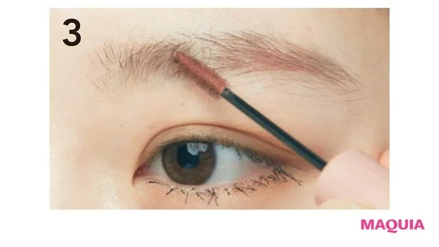 スマートミニアイブロウカラーの使い方&メイクテク_メイクテク①“最適眉”を提案! 太眉の存在感を活かして色でトレンド感を_スマートミニアイブロウカラーを使った眉メイクのやり方_3