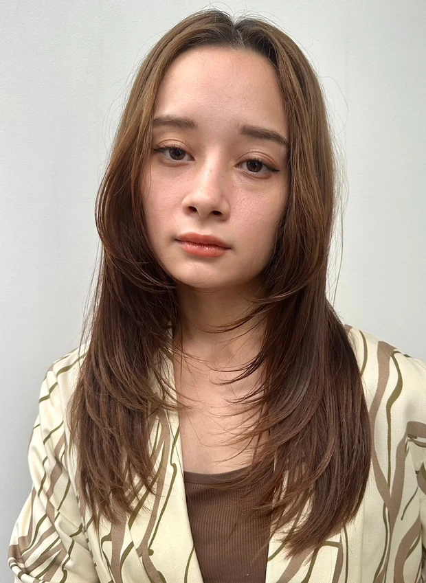 春におすすめの髪型 トレンドヘアスタイル 小顔 レイヤーセミロング