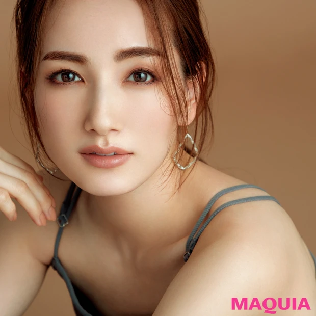 魅力をアップするポイントメイク術