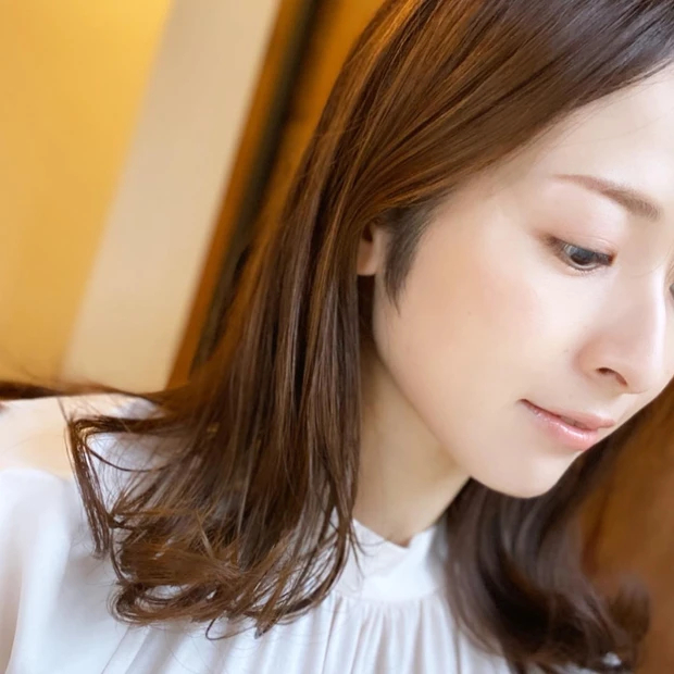 流行りのウエットヘアを品よくキメる。理想的なうるみ髪の秘密とは?!_4
