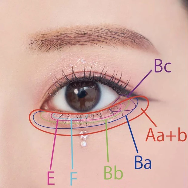 1.キラキラストーンが目を引く、K-POP風アイドルメイク_EYE_やり方_1