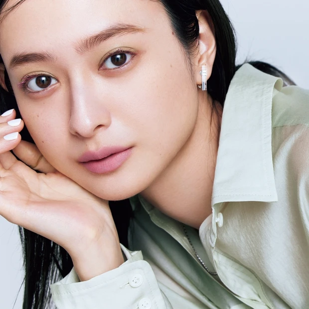 セルヴォークのマルチカラーが優秀！ アッシュグリーンで涼しげな夏顔に