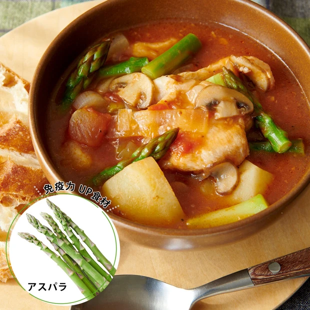 毎日の食事で【免疫力UP】をサポートする食材を取り入れることが、健康で美しいからだ作りのポイント。管理栄養士・料理研究家の金丸絵里加さんに教えていただく、美容スープ特集を締めくくるのは、【免疫力UP】成分を含む今注目の食材「アスパラガス」と、美容や健康面から“飲む点滴”と話題の「甘酒」トマトベースのシチュースープ。美肌やスタミナ不足もサポートしてくれる食材がたっぷり入った、思わずほっとするような味わいです。