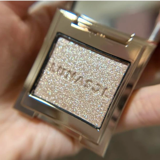 ルナソル　アイシャドウ 