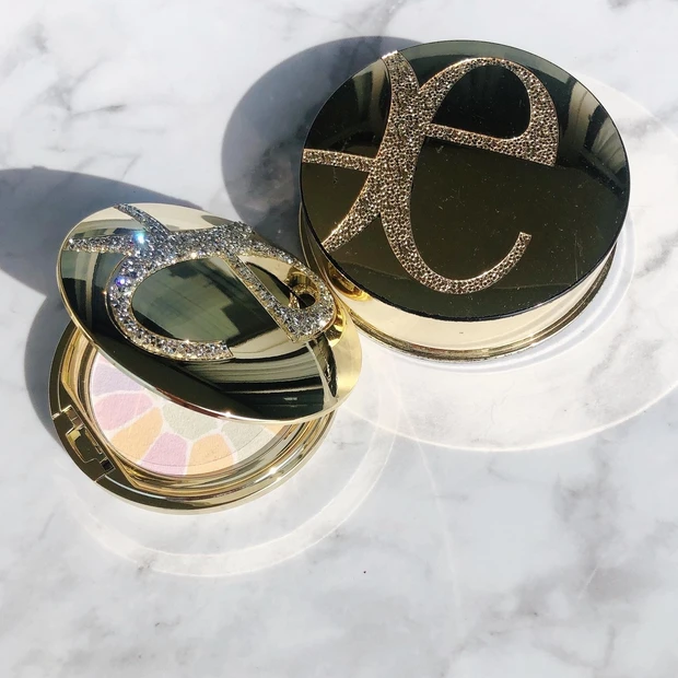 【エレガンス ラ プードル オートニュアンス】プードル愛用者も初めての人も購入必至!30周年限定のスワロフスキーロゴコンパクトが美しすぎる♡エレガンス信者が語る名品パウダーの魅力。_5_1