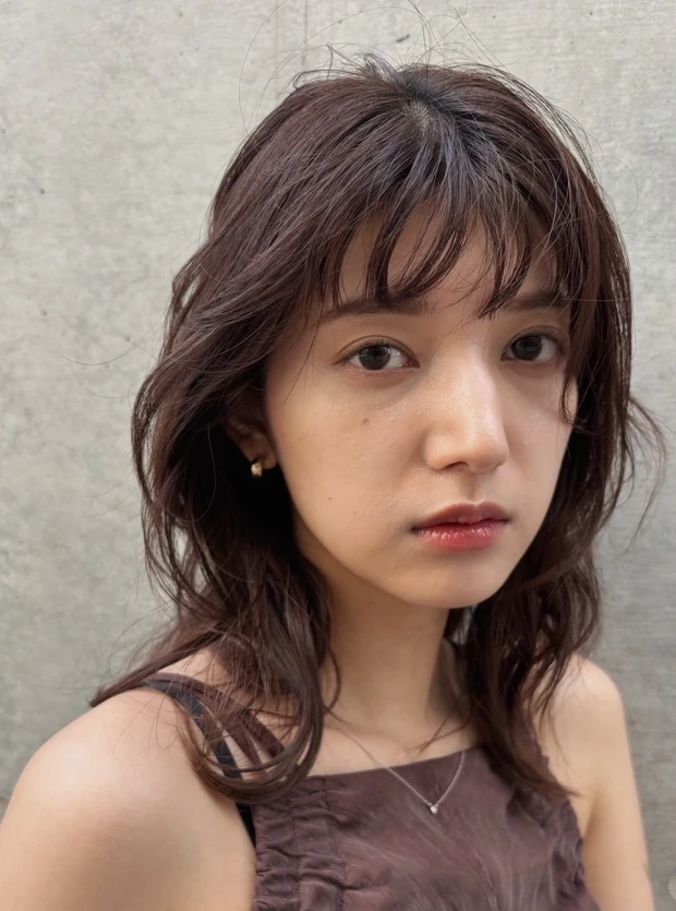 髪型　ミディアム　ミディアムヘア　パーマ　前髪あり　カットのポイント