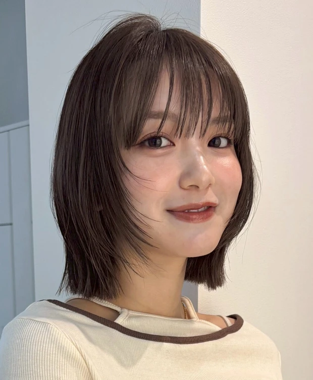 髪型 レイヤーボブ ボブヘア エラ張りカバー 前髪あり 正面