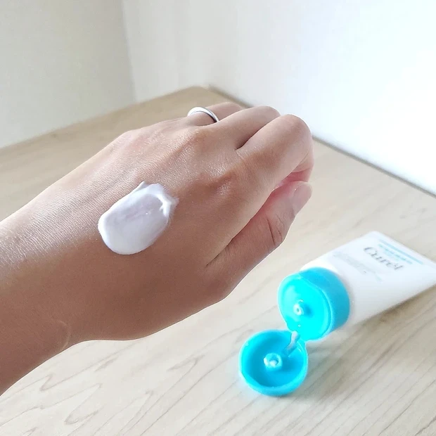 キュレル ハンドクリーム テクスチャー