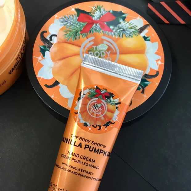 注)食べられません、つけられます。秋のほっこり焼きたてスイーツのようなバニラパンプキンの香りは数量限定。