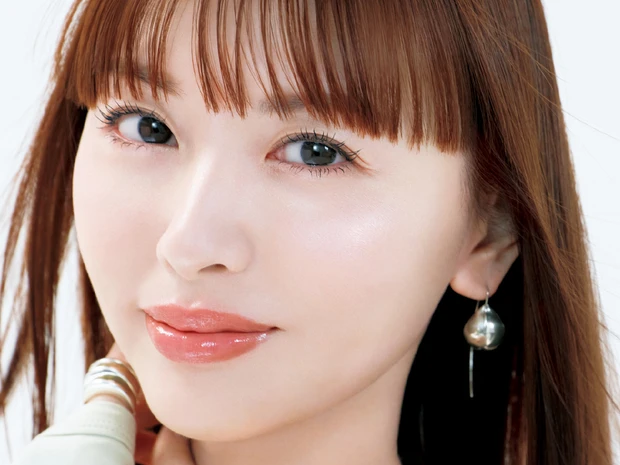 【鈴木えみさん】最新の愛用スキンケア14選！ 「1日に3回は鏡を見て自分の肌状態をチェック」