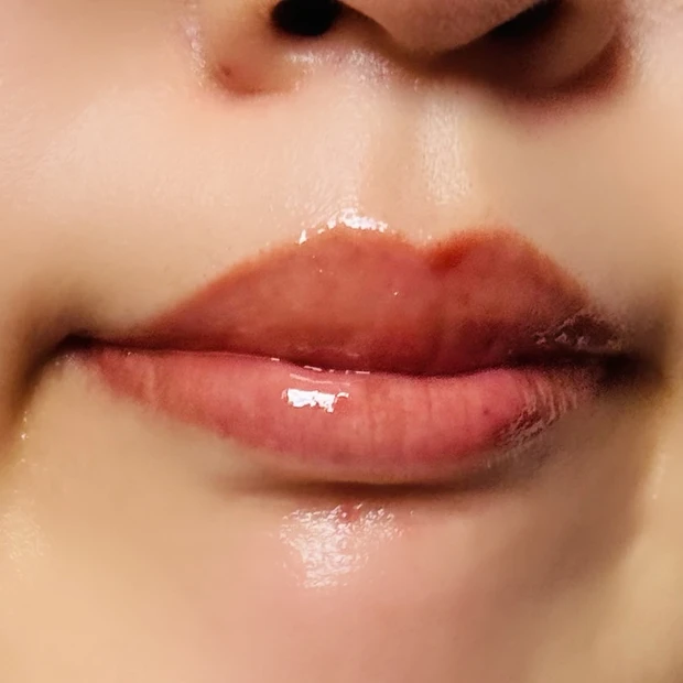 b idolのちゅるるんグロス 02 お泊まりピーチ