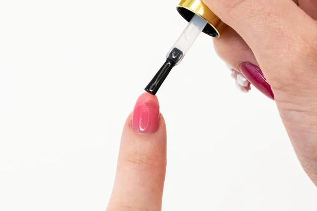 二度目はたっぷり塗ってから硬化を