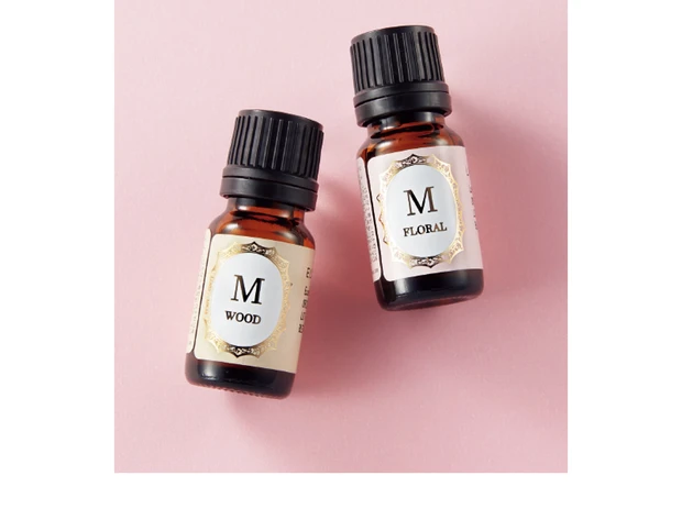 （右）真正ラベンダー 10ml ￥660、（左）同 ユーカリレモン 10ml ￥770／セラピストの問屋