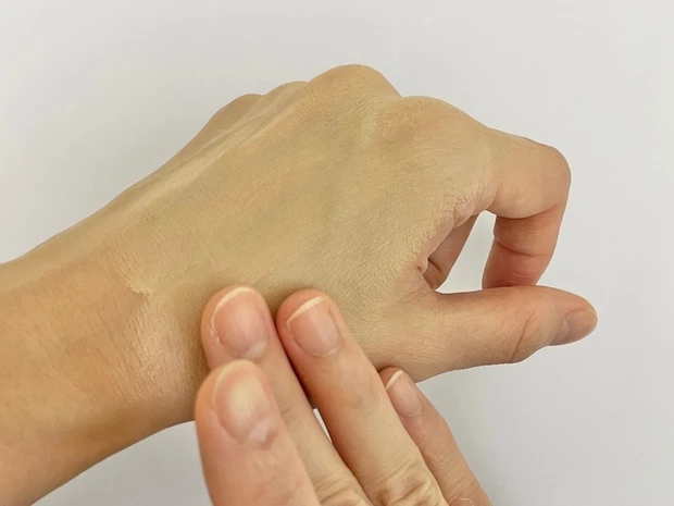 イニクス リキッド ファンデーション 10 ライトオークル