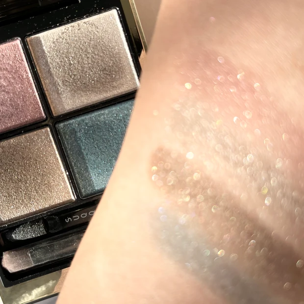 メイクアップキット六花　リッカ　RIKKA　ニュアンス アイライナー 110 アイスグレー　デューイー リクイド ブラッシュ 101 花彩洸　　シグニチャーカラーアイズ