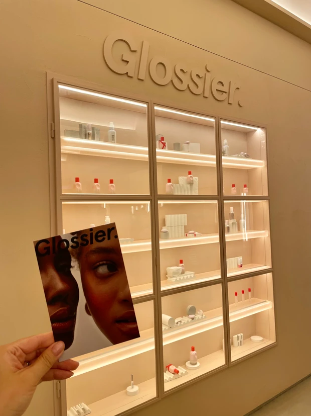 海外コスメ】日本未上陸コスメGlossier（グロッシアー）の魅力を解説！おすすめはこれ！ | マキアオンライン(MAQUIA ONLINE)