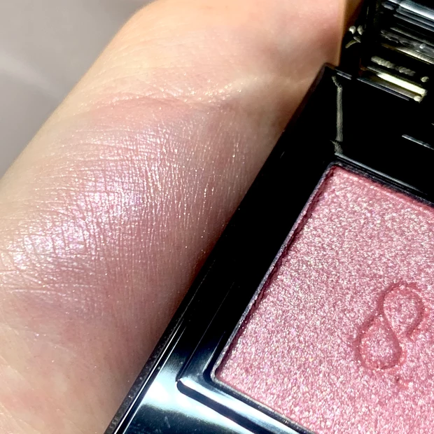 SUQQU モノルックアイズ L-05 澄桜(SUMISAKURA) 手元スウォッチ