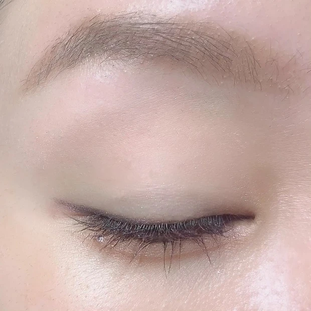 ユーアーグラムのジェルアイライナー_#11 グレージュ
