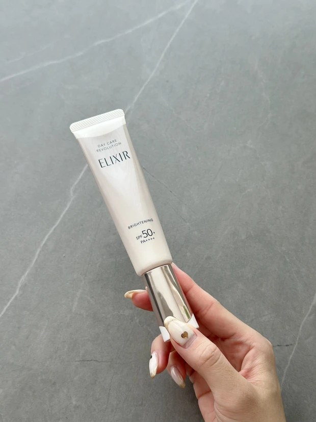 日焼け止めは焼けないだけじゃない！エリクシール
デーケアレボリューション ブライトニング ＋ ba_2