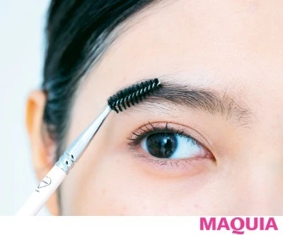 基本の眉の描き方_スクリューブラシで全体をなじませる