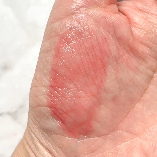 リップモンスター クリスタルポッドをティッシュオフした写真