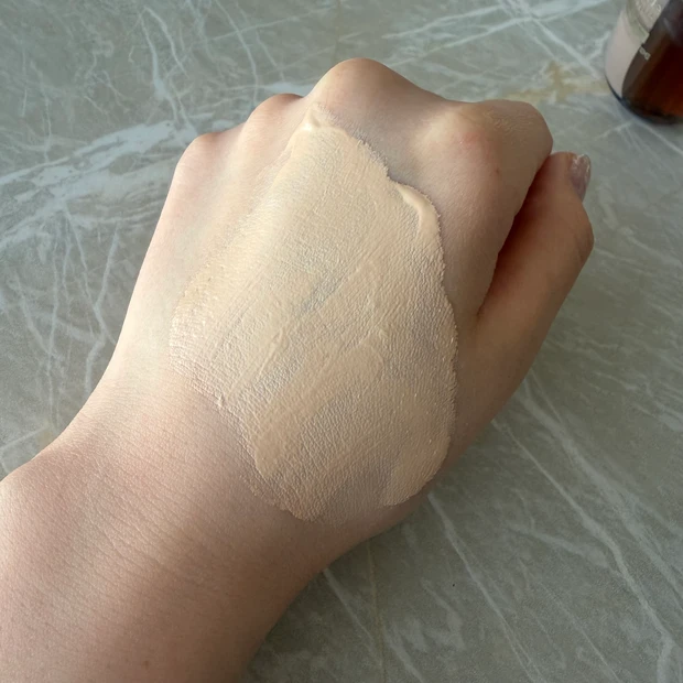 クラランス 美容液ファンデ 人気色