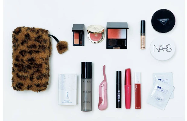 中野明海さんのポーチの中身