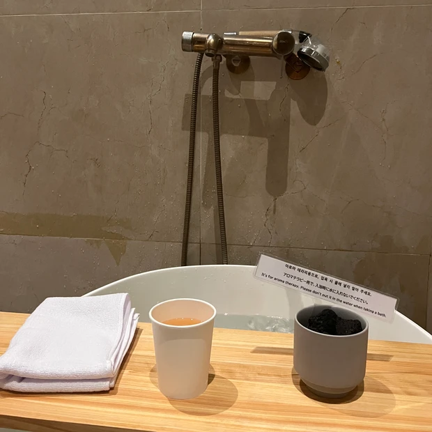 スパヘウムの施術前に入るお風呂エリアまたはサウナ