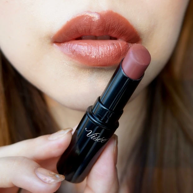 【おすすめ粘膜リップ①】 ヴィセ「ネンマクフェイク ルージュ」 人気色「BR350 林檎の口づけ」　スウォッチ　着画像　仕上がり