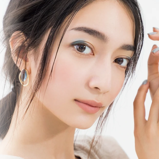 メイクはもっと自由でいい！長井かおりさんの冒険色メイクで自分を解放