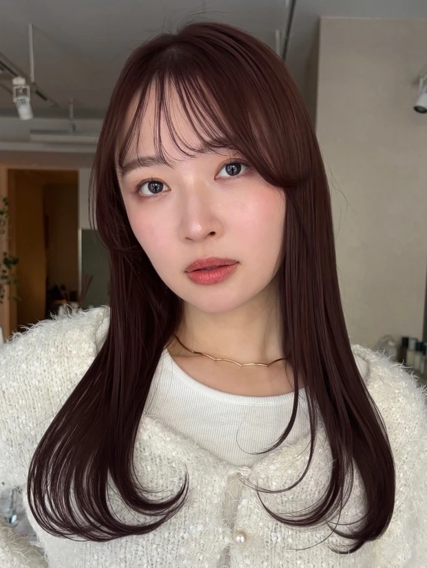 髪型　ロング　ロングヘア　シースルーバング　暗髪　正面