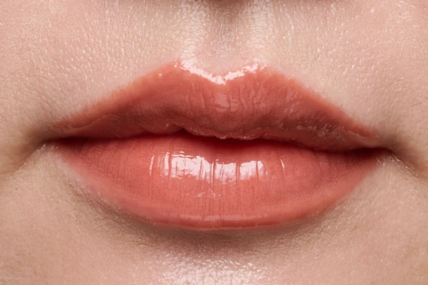 プチプラリップ　イエベ秋　ヴィセ エッセンス プランプバーム OR280 スウォッチ