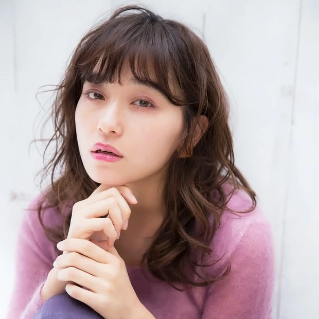 楽々スタイリングでキマる！  ツヤやか仕上げのナチュラルロングウェーブ