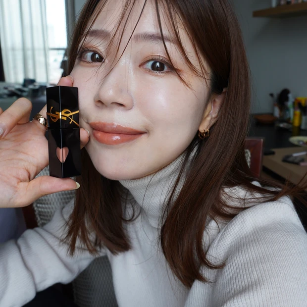 YSL ザ インクス ヴィニルクリーム 443 ポップ ザ ヌードを塗った写真