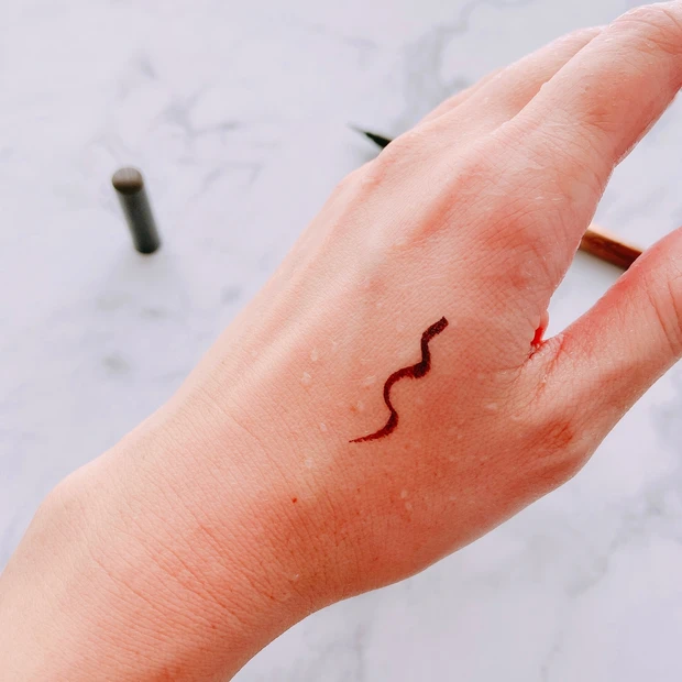 【パンダ目絶対NGな女子アナもびっくり👀】夜までキレイをキープ✨ヒロインメイク👸リキッドアイライナーでブラウンメイク🤎_3_3