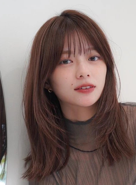 顔まわり レイヤー ミディアム 　くびれ　伸ばしかけヘア