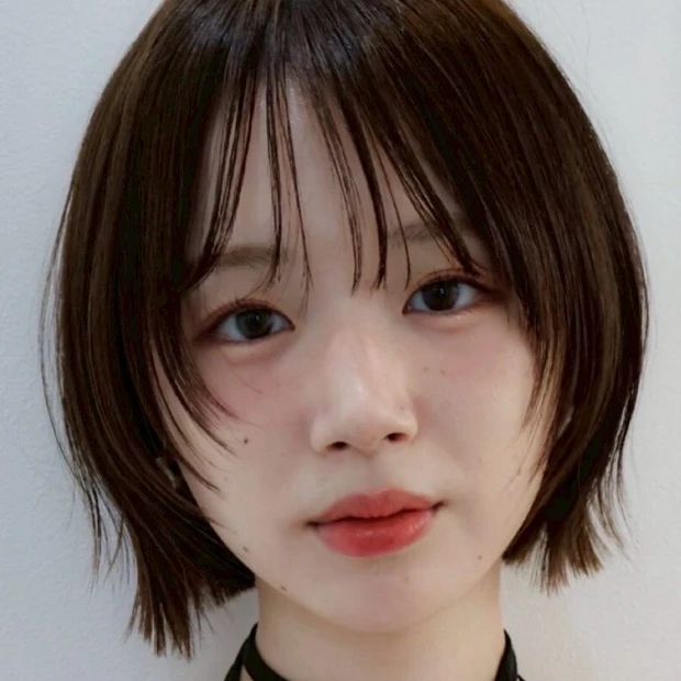 【ショートボブ】顔まわりレイヤーで抜け感たっぷり! トレンド質感のシースルーボブ