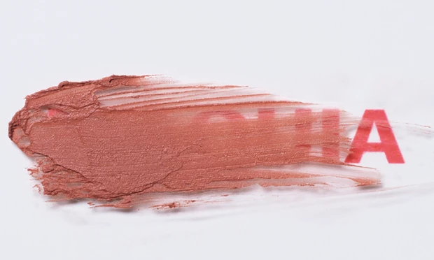 マキアベストコスメ2025下半期　リップ部門5位 シャネル　ルージュ アリュール ヴェルヴェット 77の質感をチェック