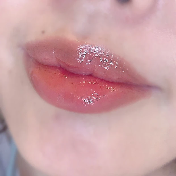 【アンドバイロムアンド】忙しい時はこれだけ持ち歩き！グラッシーボムティント
_4