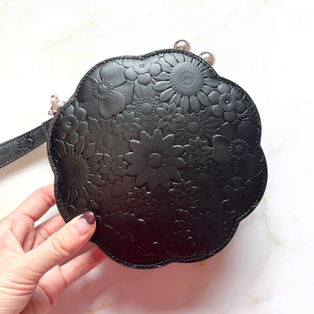 コスメデコルテ「エターナル ブルーム コレクション」のオリジナルポーチ