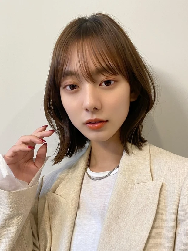 ヘアカタログ　ボブ　ボブヘア　前髪あり　スタイリング