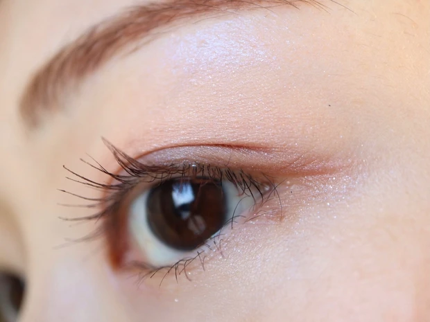 【クリスマスコフレ2021】ホリデーシーズンはチョコレートやキャンディーのような甘いメイクで♡ルナソルの限定パレット2色＆ネイル2色を比較！_9_1